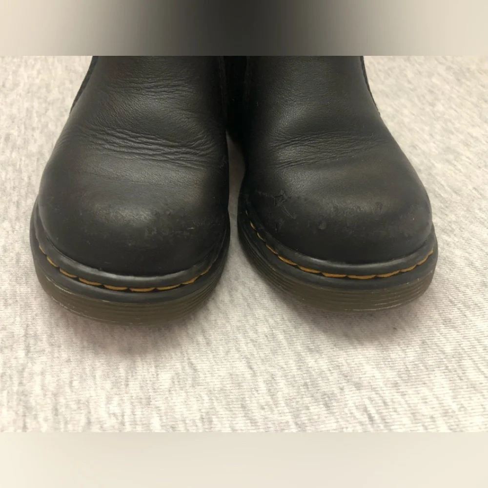 Dr. Martens Kids 2976T Chelsea Softy T Leather Boots Size: US 9 EUR 26